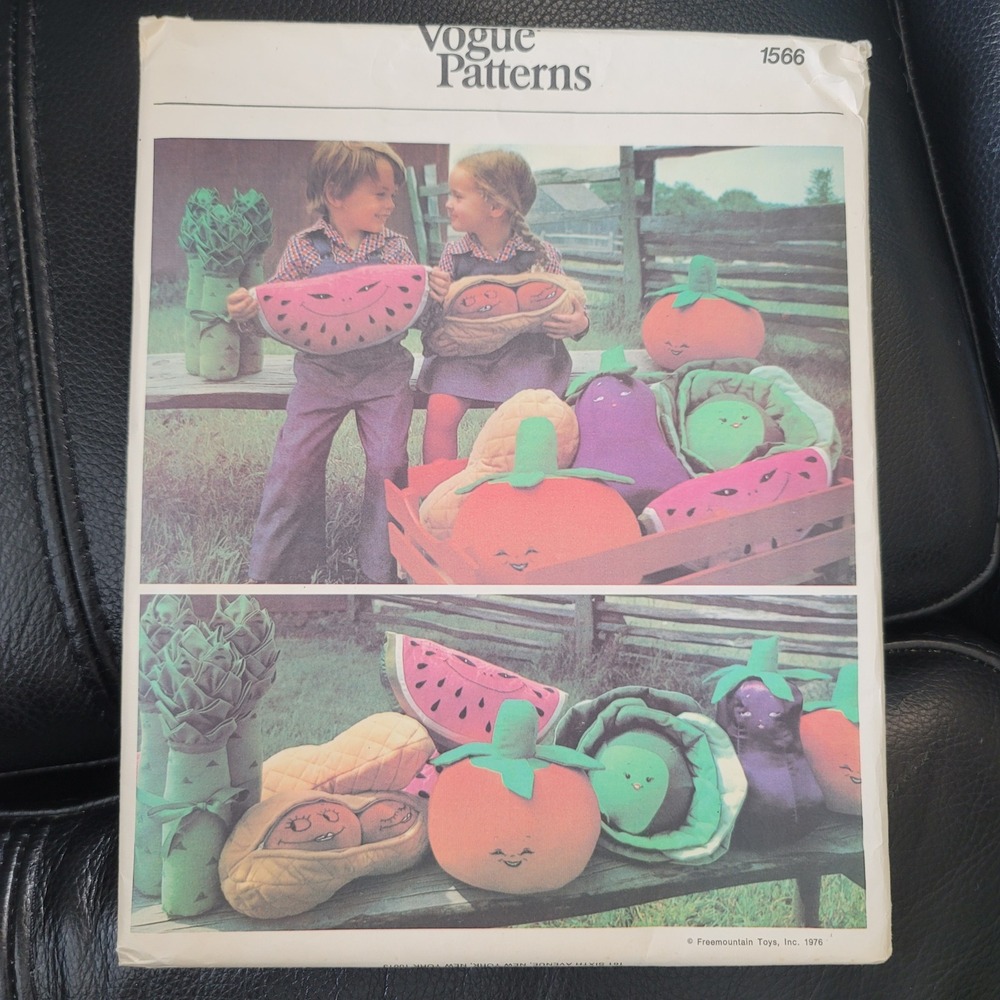 Vogue 1566 Vintage 1976 Stuffed Vegetable Fruit Toy Sewing Pattern Uncut 34 Pc